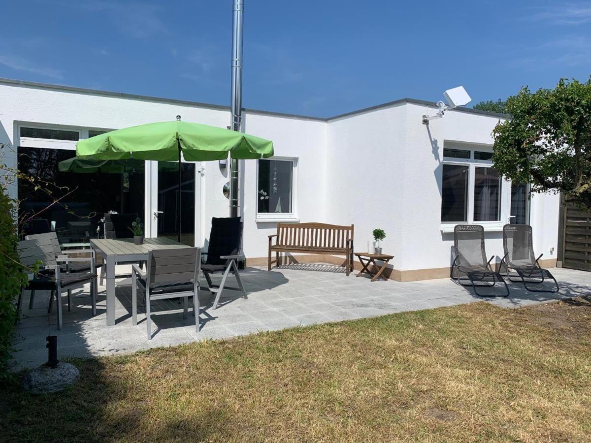Ferienhaus Twin Anchor, 200 M V. Strand Holiday home *