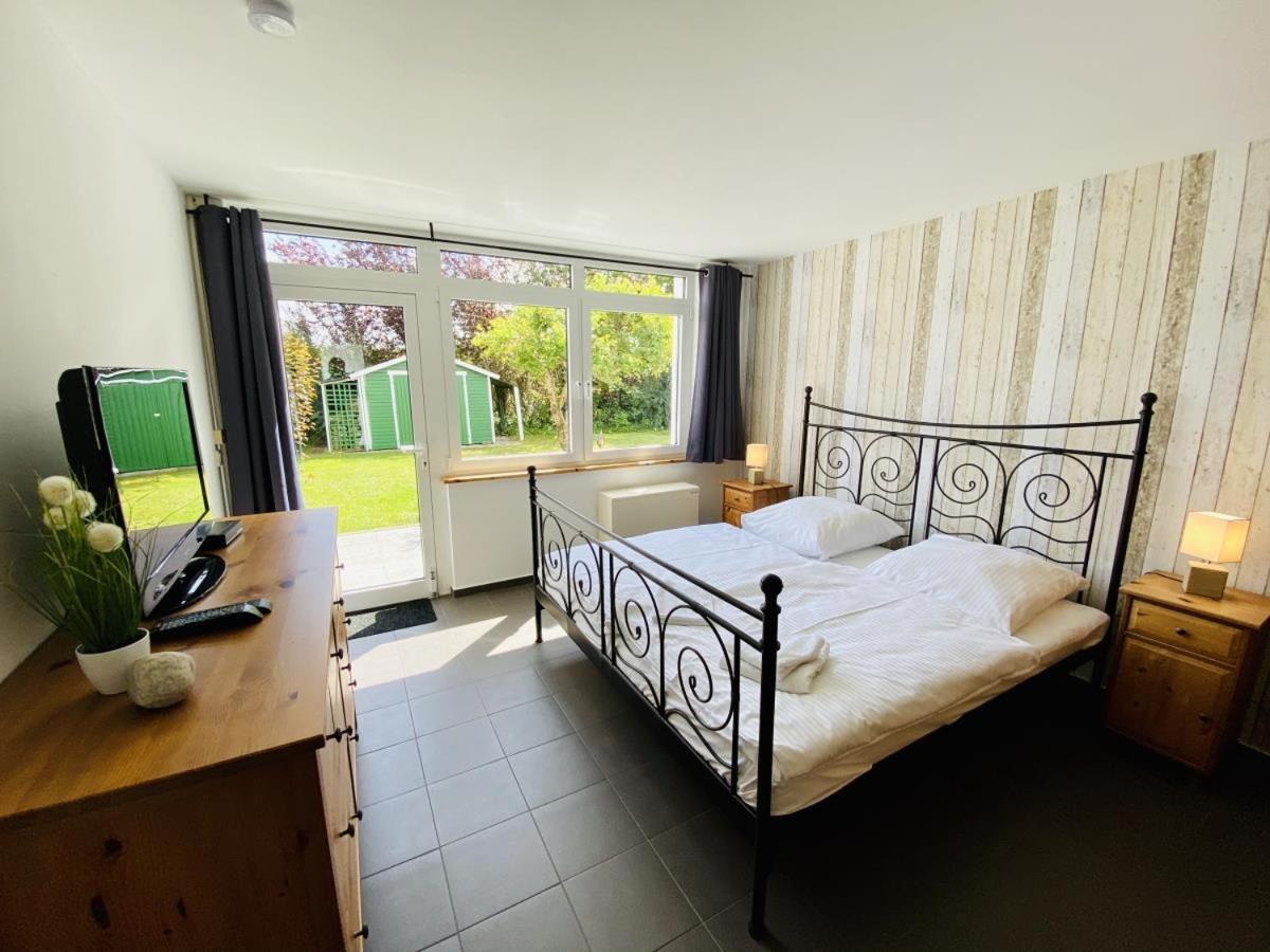Ferienhaus Twin Anchor, 200 M V. Strand Holiday home